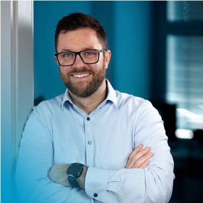 Porträt von Marvin Schütz, CEO und Co-Founder der sintech GmbH
