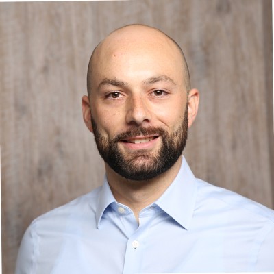 Porträt von Dr. Lukas Merkel, CEO und Founder von aucobo